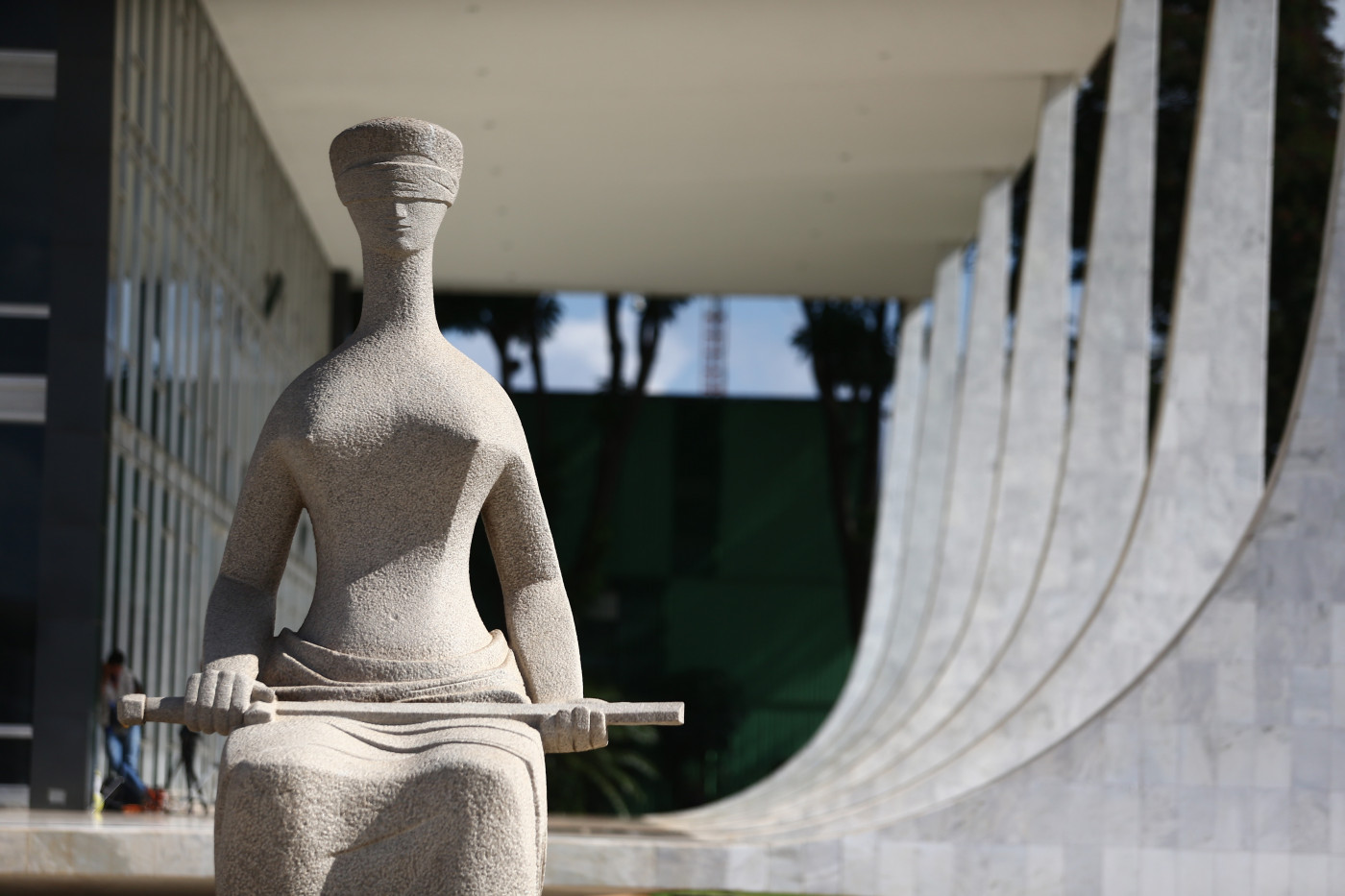 Trabalhadores podem solicitar nova análise de aposentadoria especial após decisão do STF.