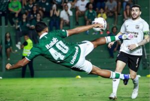 Golaço de Kadu Souza para o Goiás