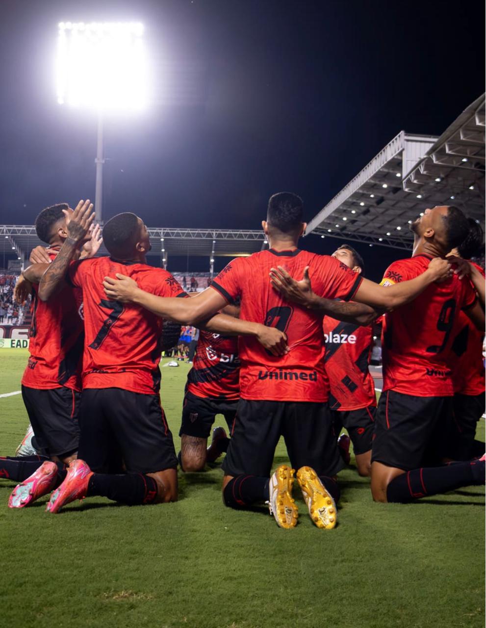 Atlético encosta no G6. Vila perde de novo fora de casa