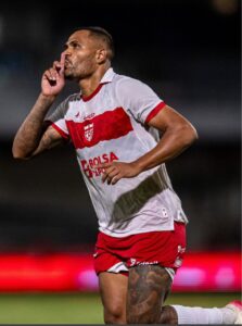 O CRB se livrou de Anselmo Ramon e contratou Mikael