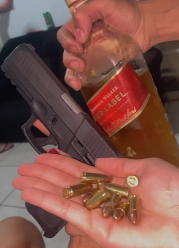 Homem é preso por ostentar arma em rede sociais e corrupção de menores, em Goiânia