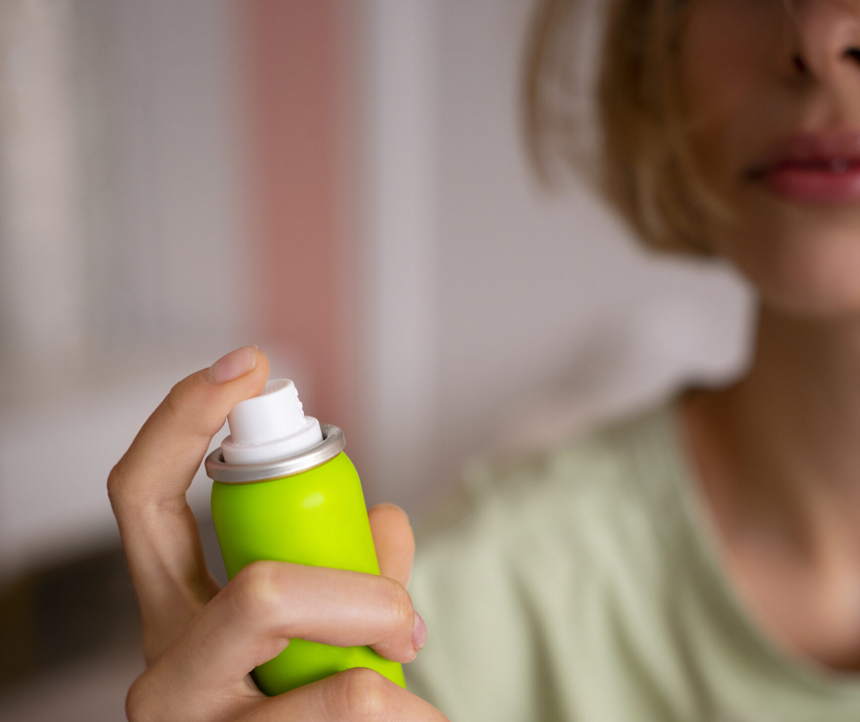 Mulheres podem comprar e usar spray de pimenta para defesa pessoal