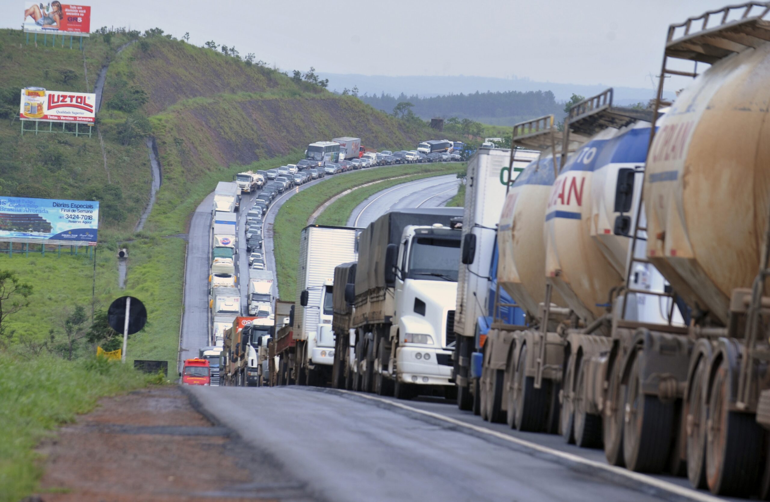 Greve de caminhoneiros: entenda a MP do Frete que paralisou estradas e trava o Senado