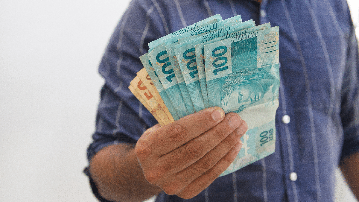 Salário inicial de professores em Goiás está entre os maiores do país, mostra levantamento