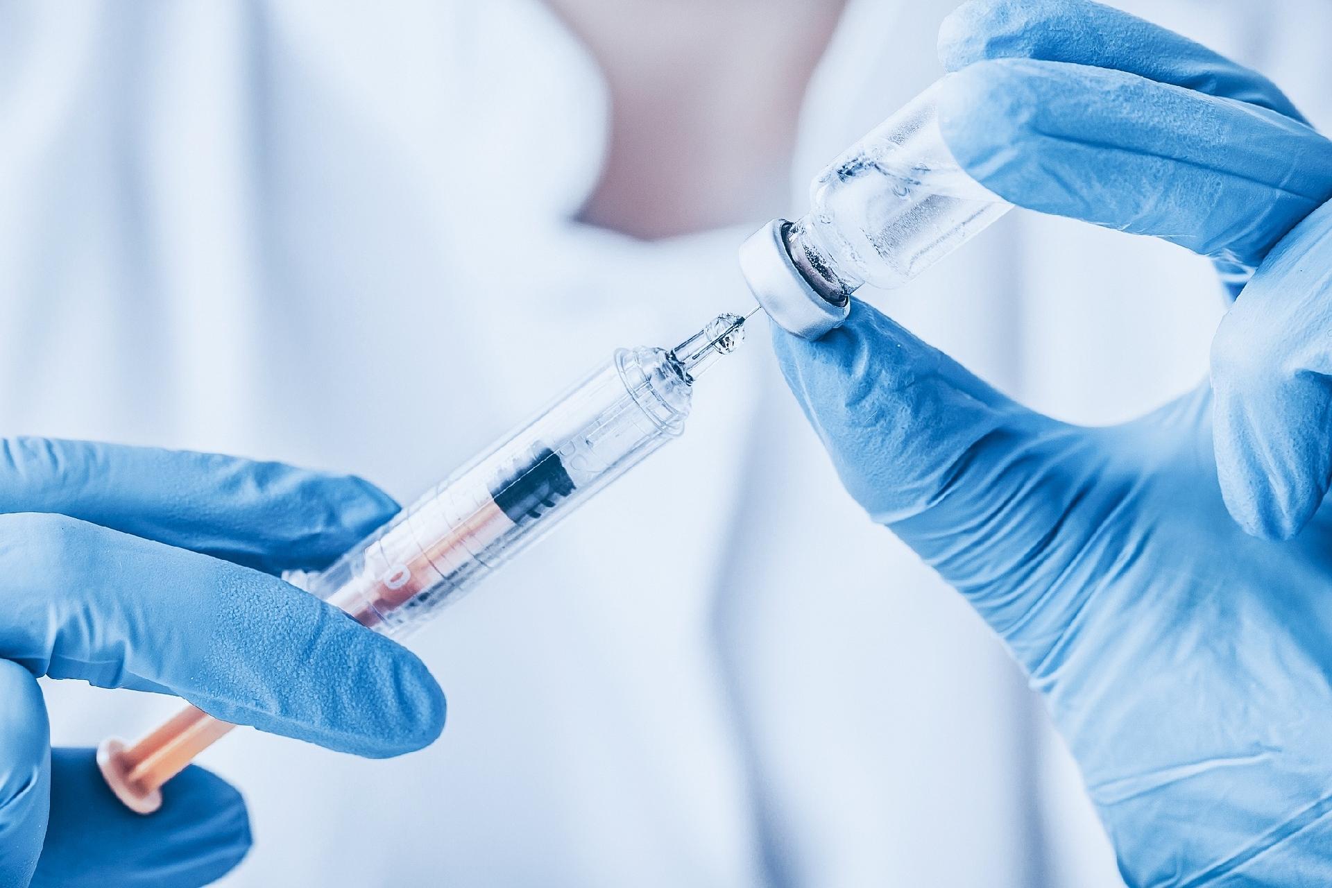 Reino Unido inicia testes em humanos da vacina contra ebola desenvolvida pela Universidade de Oxford