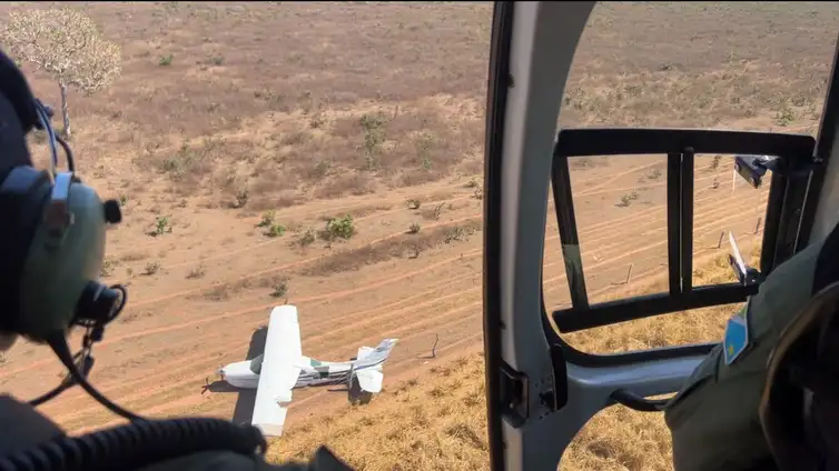 FAB atira contra avião que entrou no Brasil vindo da Bolívia