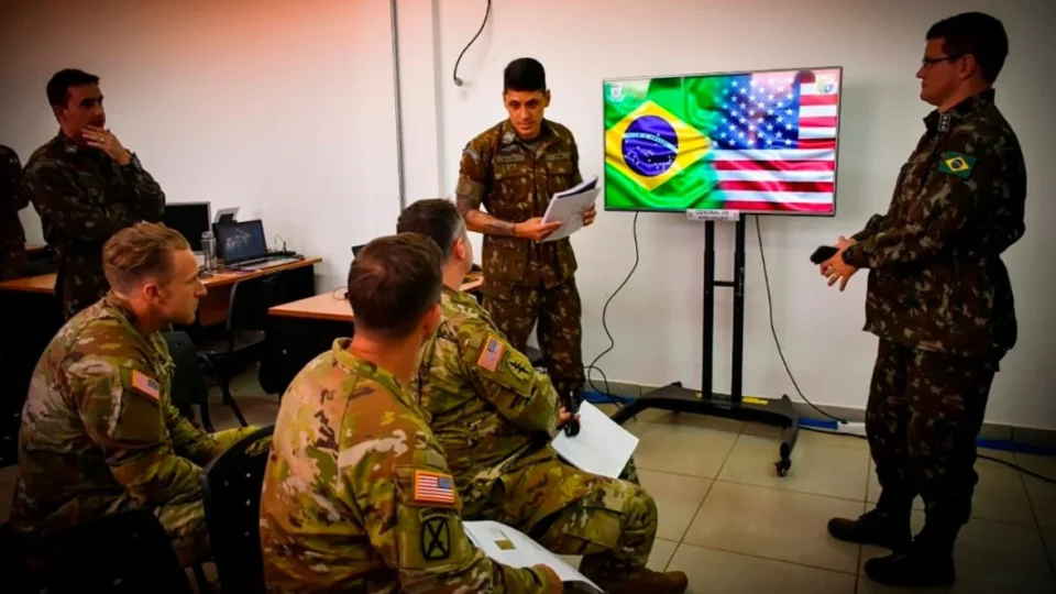 Crise diplomática com Trump não afeta cooperação militar; Brasil mantém cursos e repassa US$ 800 mil aos EUA