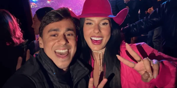 Ana Castela apoia Nikolas Ferreira Foto com gesto do PL faz assunto viralizar