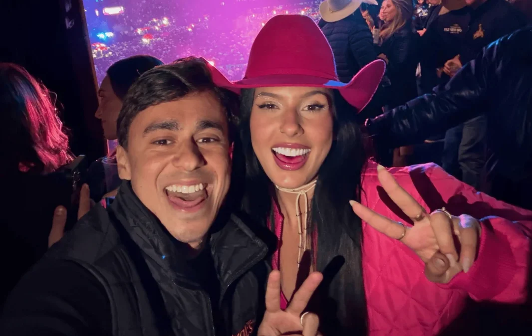 Ana Castela apoia Nikolas Ferreira Foto com gesto do PL faz assunto viralizar