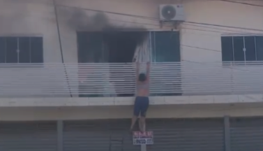 VÍDEO: mulher pula de sacada para fugir de incêndio em Anápolis