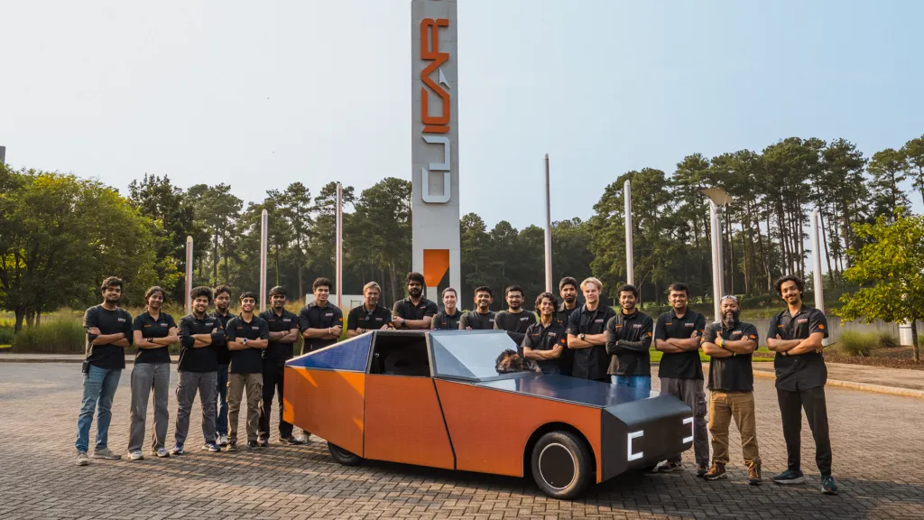 Carro criado por estudantes gera mais energia do que consome entenda