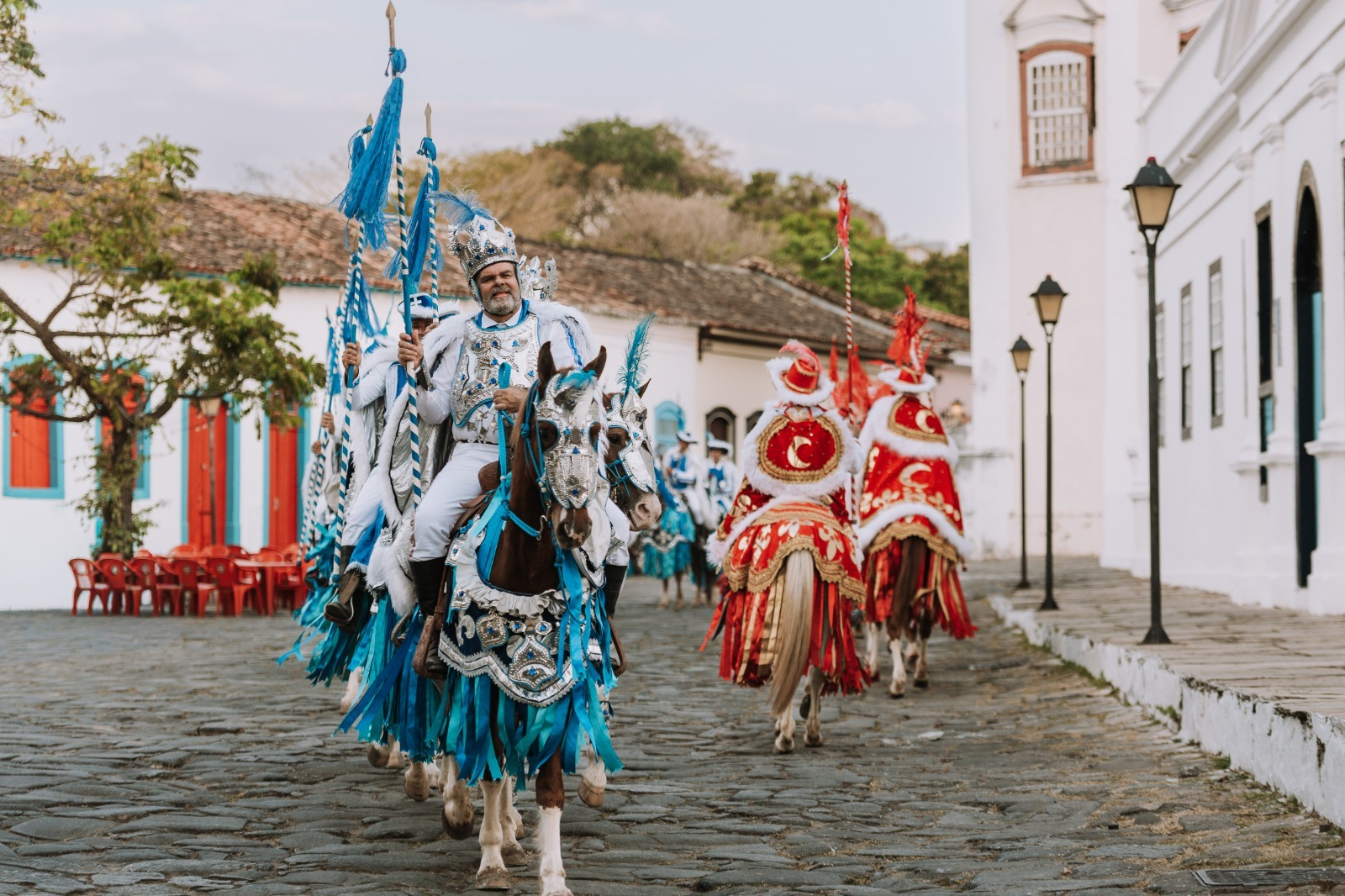 Cavaleiros, fé e tradição: Cavalhadas movimentam a cidade de Goiás neste fim de semana