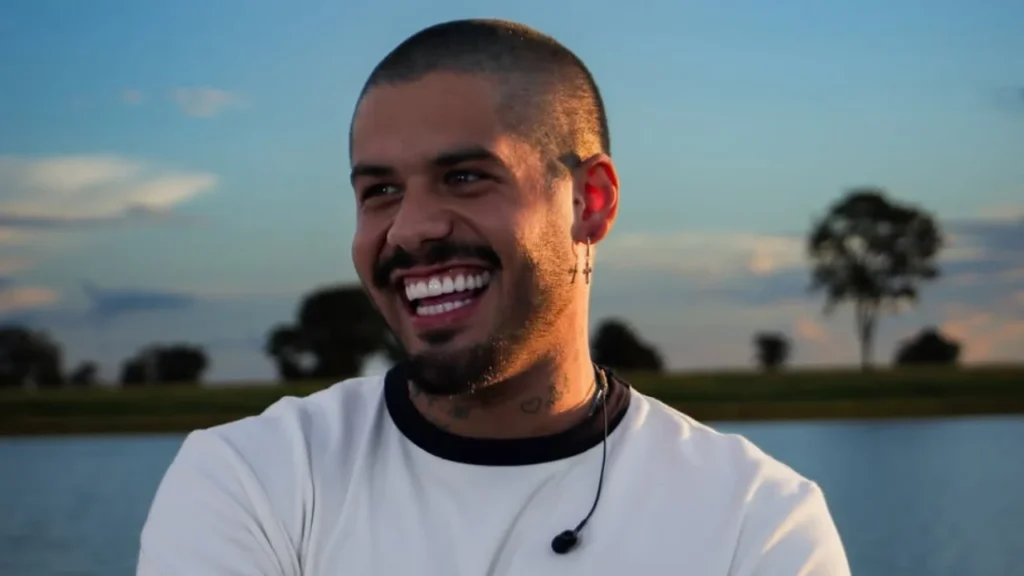 Zé Felipe é denunciado após vídeo ensinando filho a repetir fala de cunho sexual