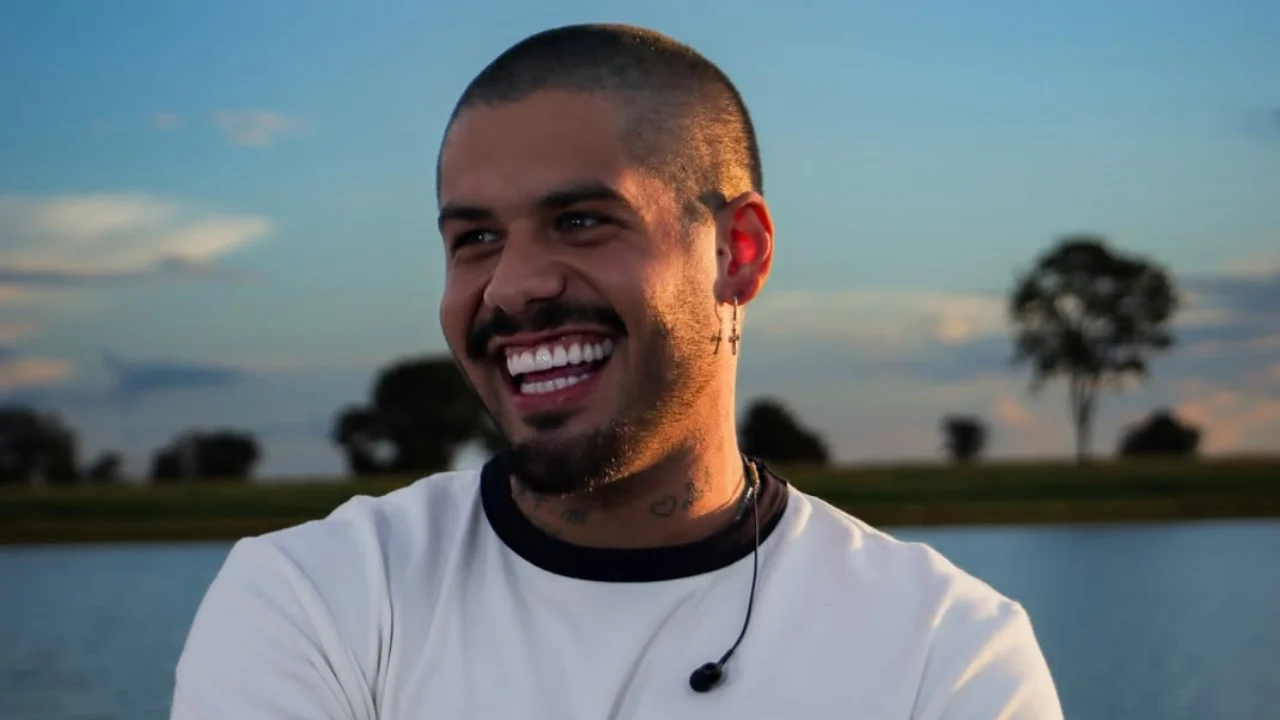 Zé Felipe é denunciado após vídeo ensinando filho a repetir fala de cunho sexual