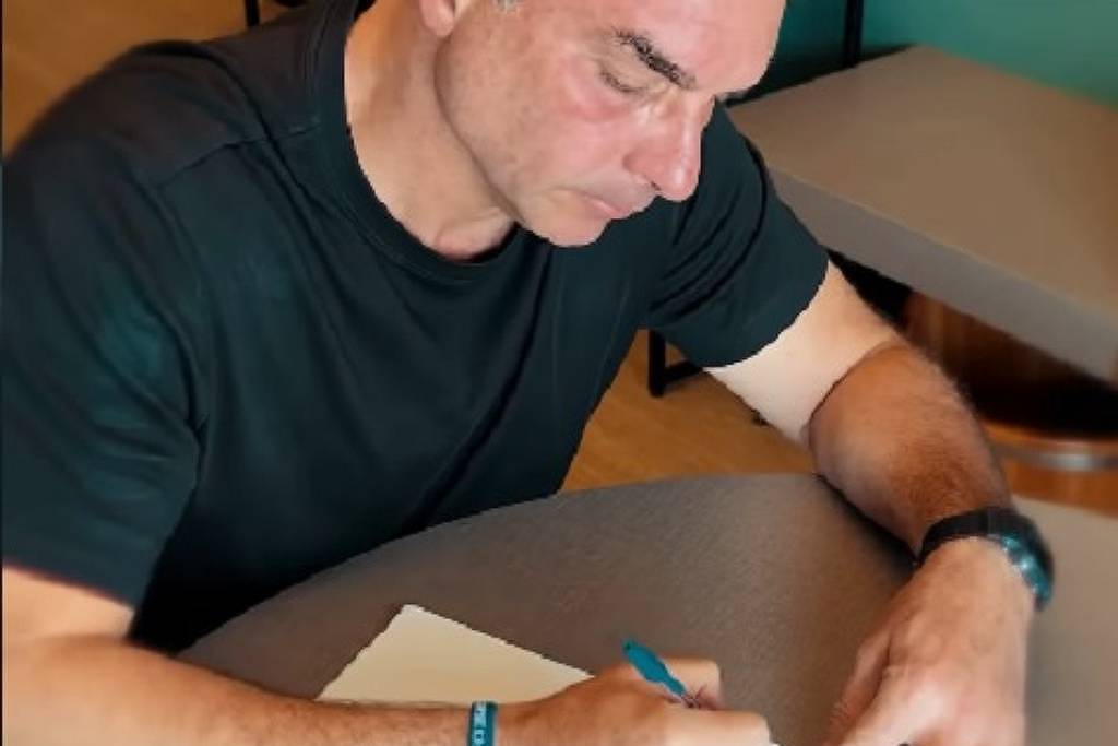 Em carta a Jair Bolsonaro no Dia dos Pais, Flávio dramatiza e diz ter apoio de lideranças do Centrão