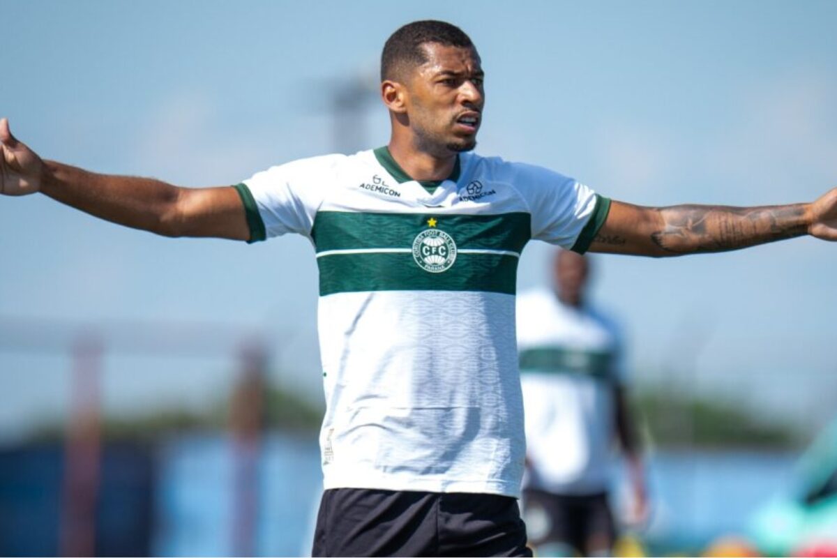 Transfer Ban não impede o Goiás de buscar atacantes