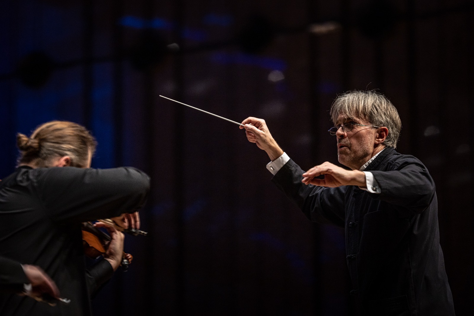 Maestro Paweł Przytocki comanda concerto de encerramento de ciclo de estudos em regência com a Orquestra Filarmônica de Goiás