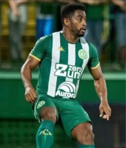 Goiás contrata lateral direito Marcos Vinicius, da Chapecoense