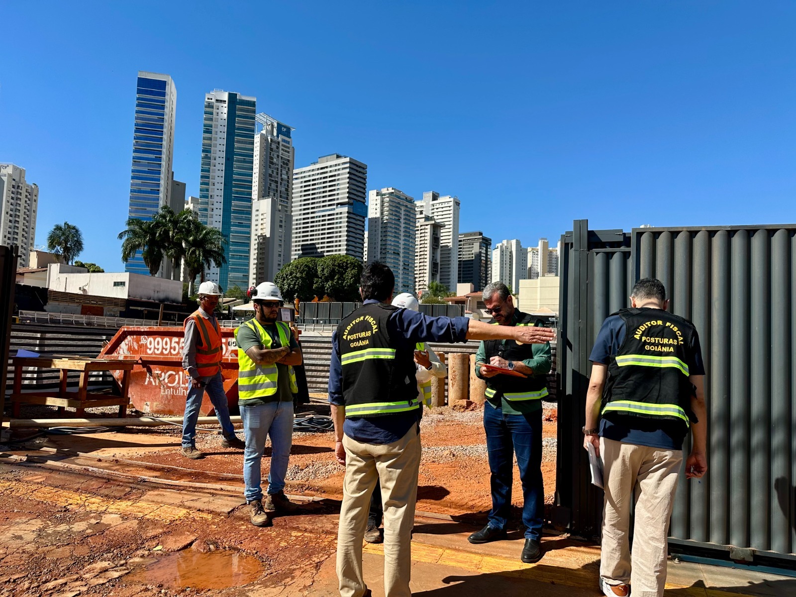 Prefeitura de Goiânia autua construtoras por desrespeitar normas de carga e descarga em canteiros de obras