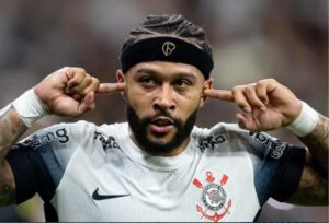 Menphis Depay não joga mais po Corinthians
