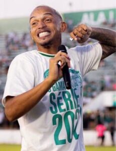 Felipe Clemente ainda não foi regularizado