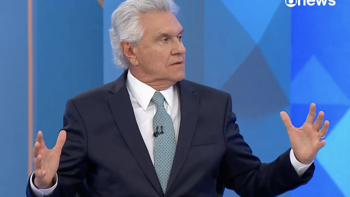 Caiado é pressionado em sabatina da Globo, chama Lula de “grande agiota” e evita citar Flávio pelo nome