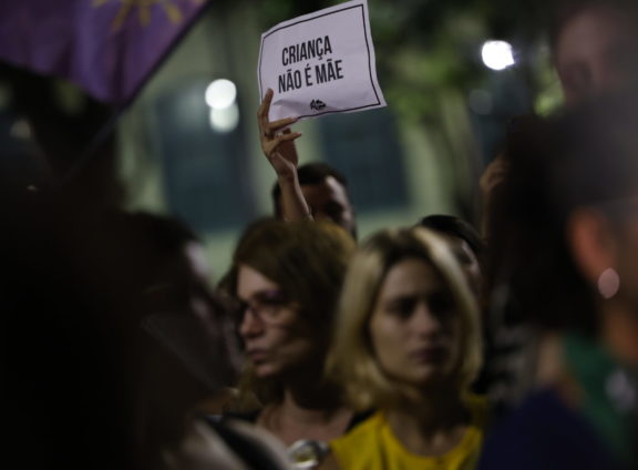 Metade das meninas que engravidam antes dos 14 anos não tem acesso ao aborto legal, aponta pesquisa