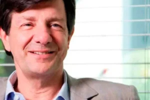 Quem é Fernando Moreira Salles: o bilionário brasileiro que trocou os holofotes dos negócios pela poesia