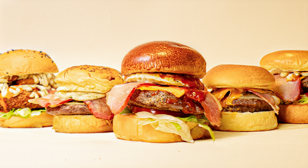 Rede de hamburguerias de Goiânia dará bacon em dobro sem cobrar a mais; veja onde e quando