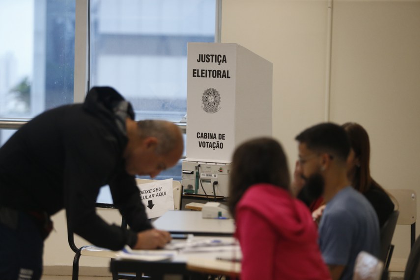 Mesário voluntário nas Eleições 2026: veja como se inscrever e quais são os benefícios