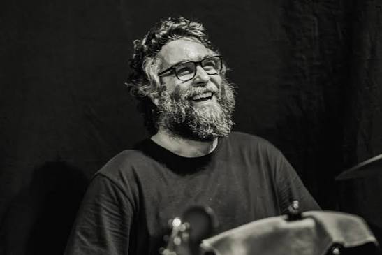 Bloco do Eu Sozinho: show celebra 25 anos do álbum do Los Hermanos em Goiânia