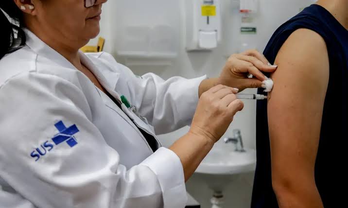 Campanha de Multivacinação 2026 inclui nova vacina pneumocócica 20-valente e reforço contra poliomielite