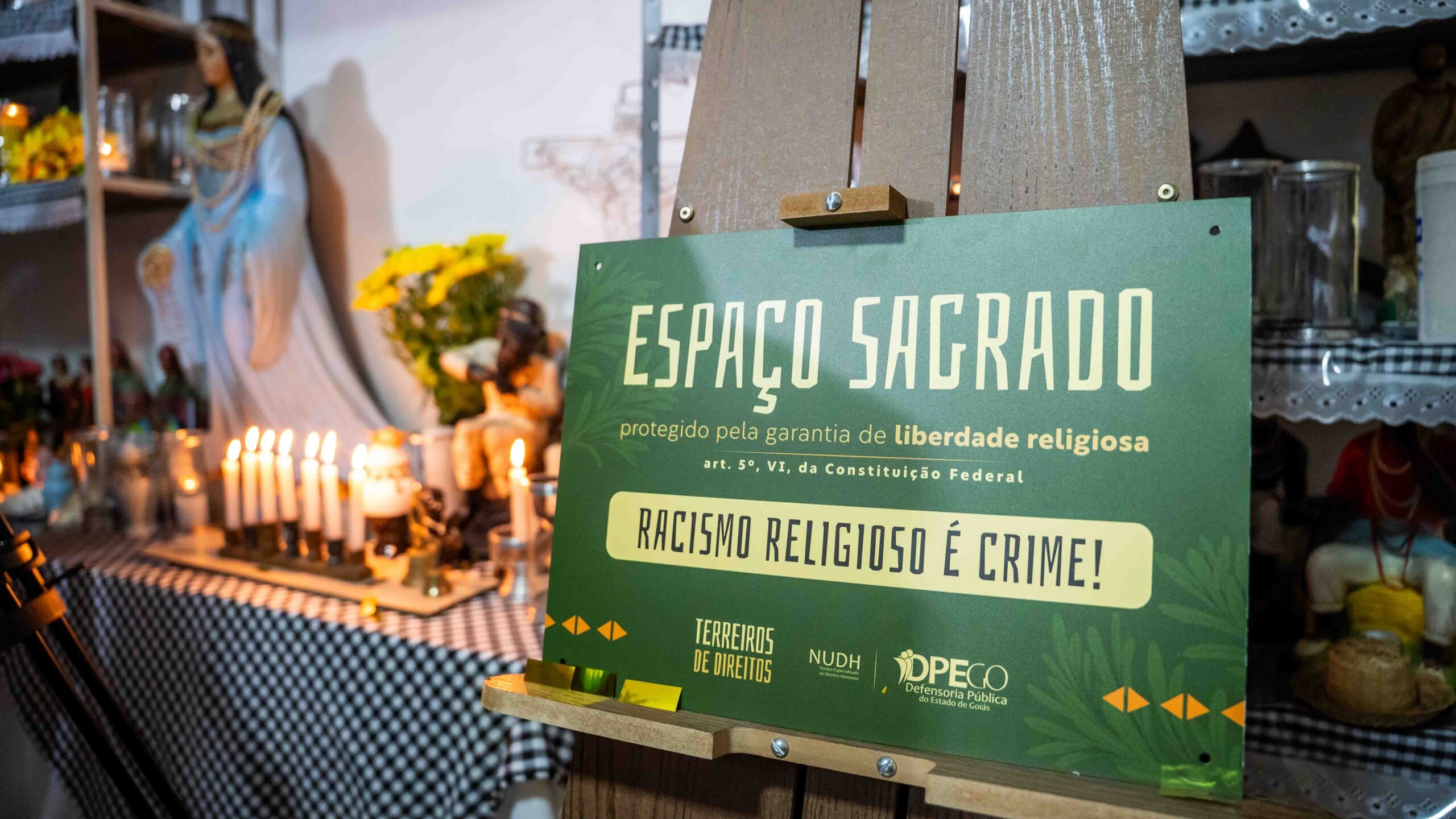 Defensoria entrega primeira placa de proteção a terreiros em lançamento de projeto inédito contra racismo religioso em Goiás