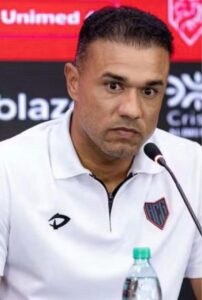 Roger Silva fará sua estreia no clássico