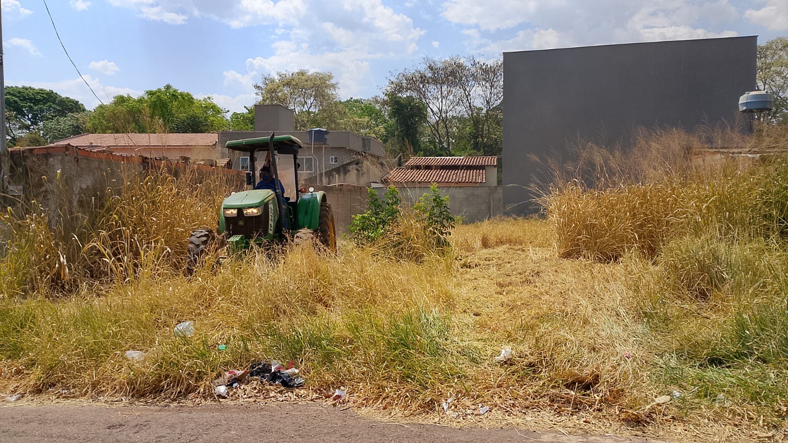 Prefeitura limpa 779 lotes em Goiânia e manda cobrança aos proprietários