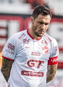 Tiago Pagnussat retorna ao time do Vila contra o Avaí