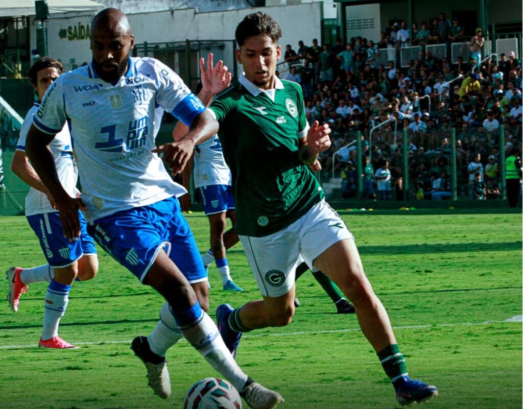 De virada, Goiás vence o Avaí na Serrinha
