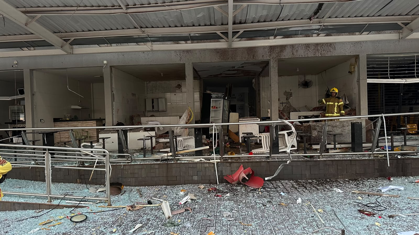 Sequência de explosões deixa três feridos em rodoviária de Goiás
