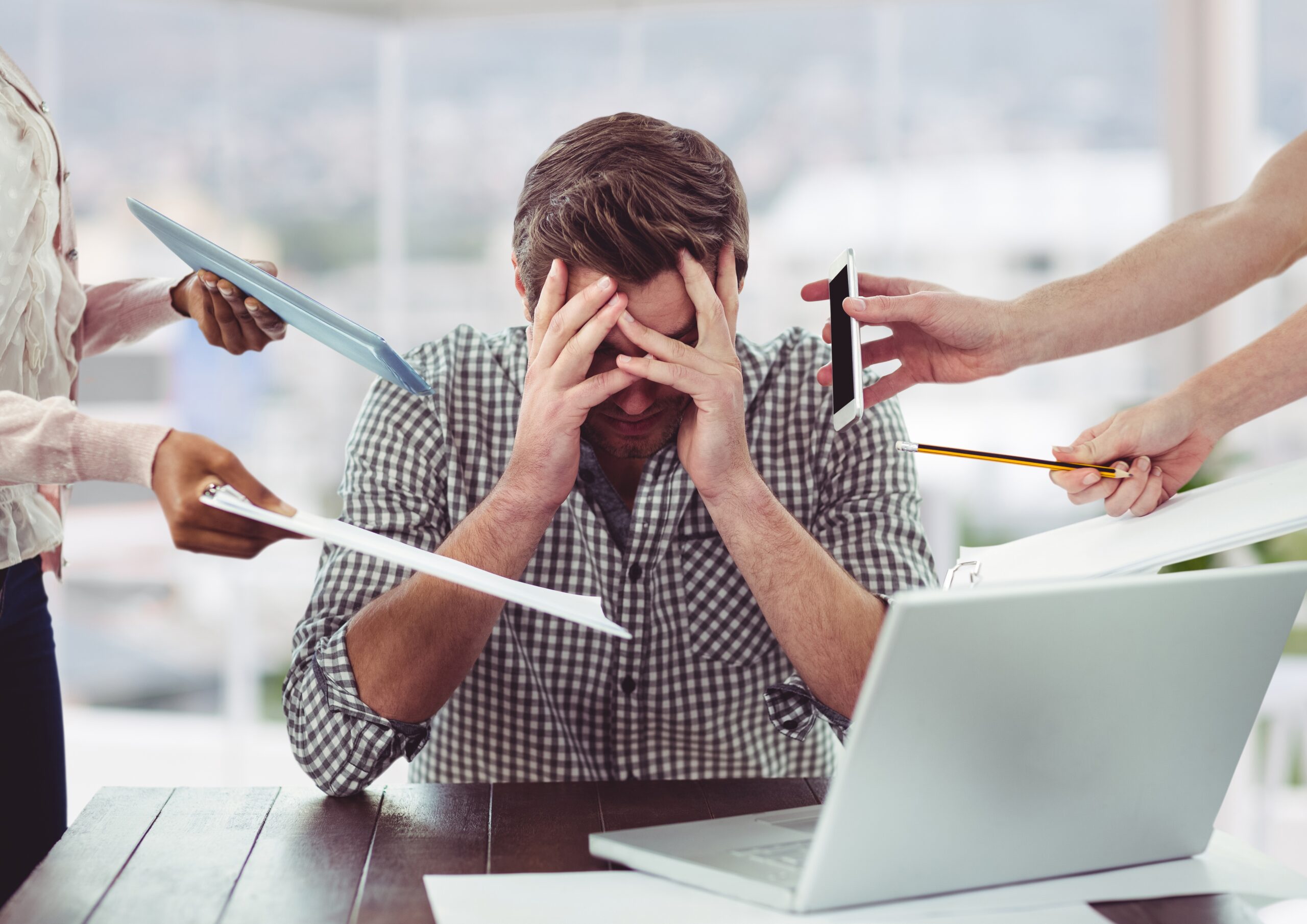 Burnout cresce 296% em dois anos: quando o trabalho começa a adoecer?