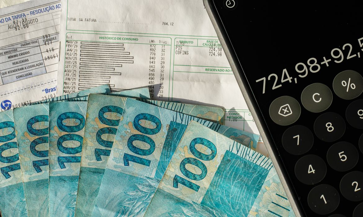 Arrecadação federal ultrapassa R$ 2 trilhões em oito meses