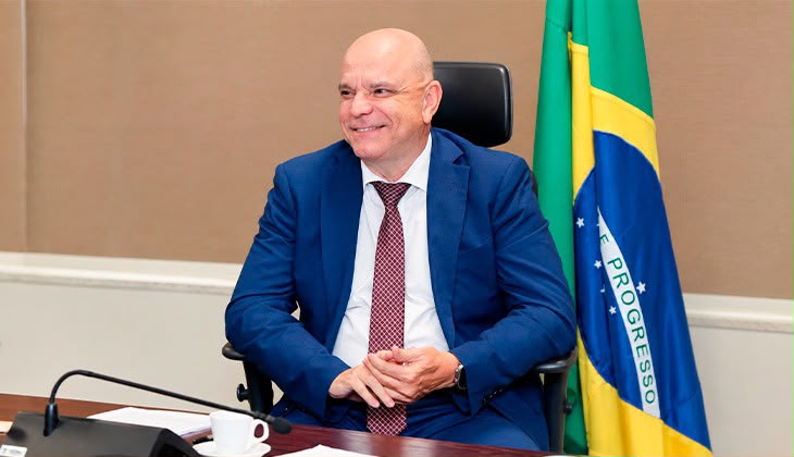 Leandro Crispim assume governo de Goiás após férias de Bruno Peixoto