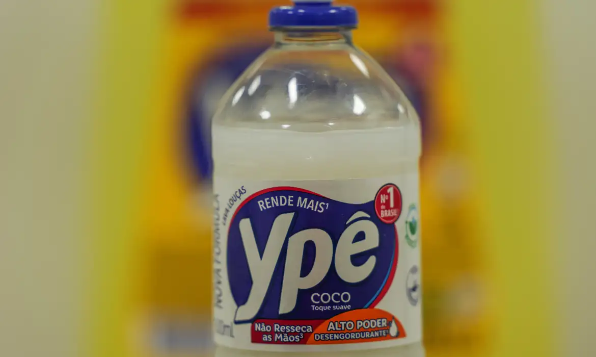 Anvisa libera lotes da Ypê, mas mantém restrição a produtos mais antigos; veja quais