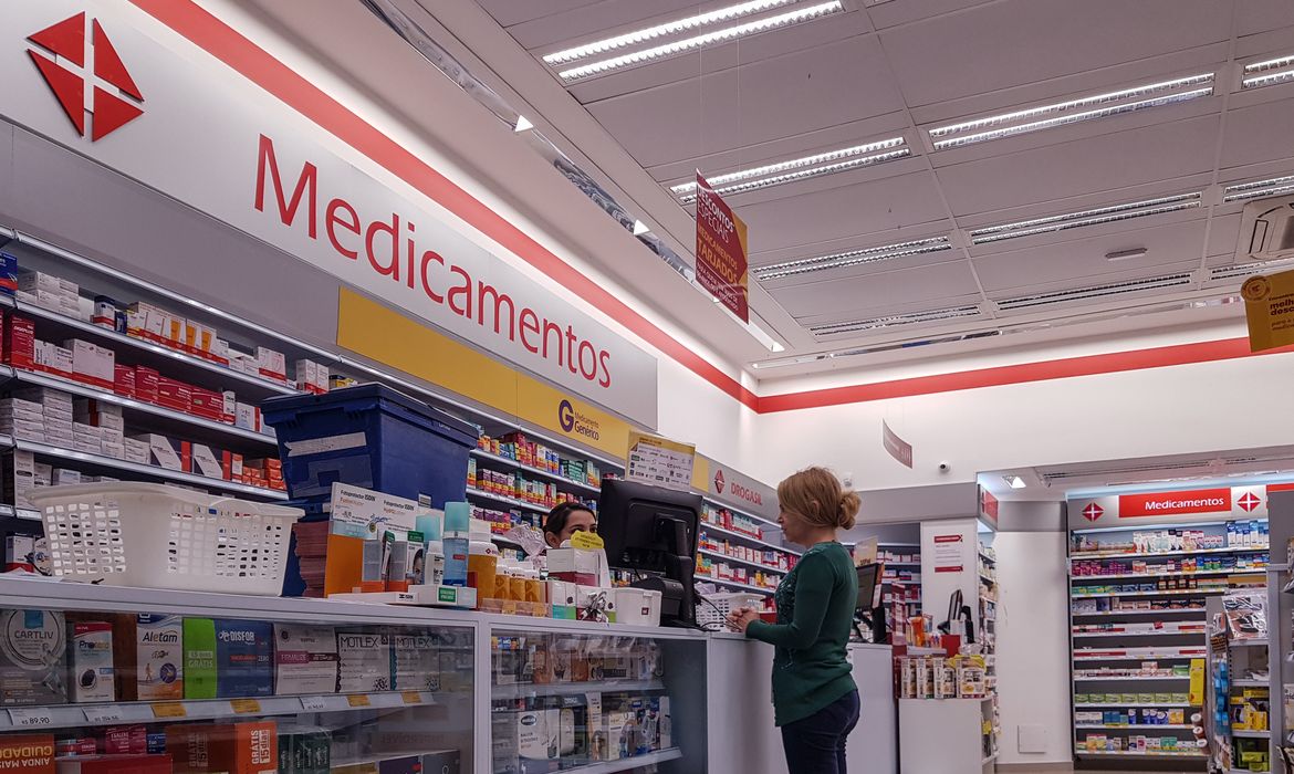 Anvisa libera receitas azul e amarela em formato eletrônico; papel continua válido
