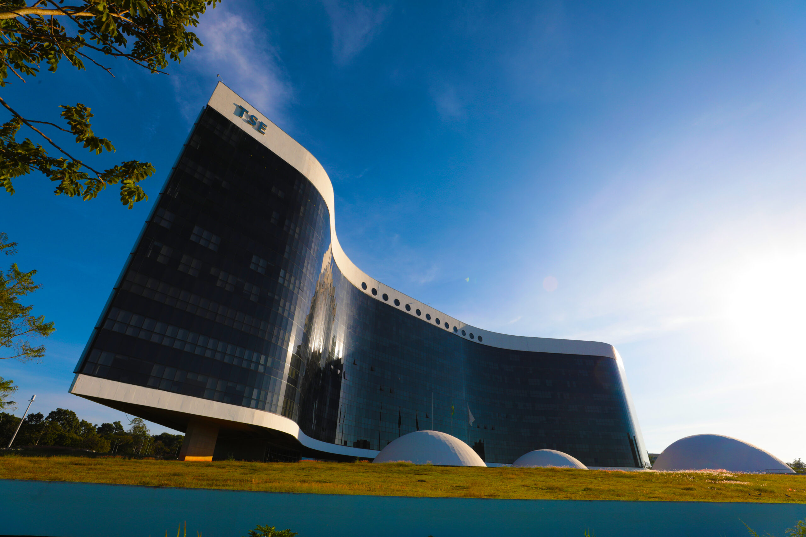 Judicialização eleitoral cresce 217% e expõe limites da atuação do TSE