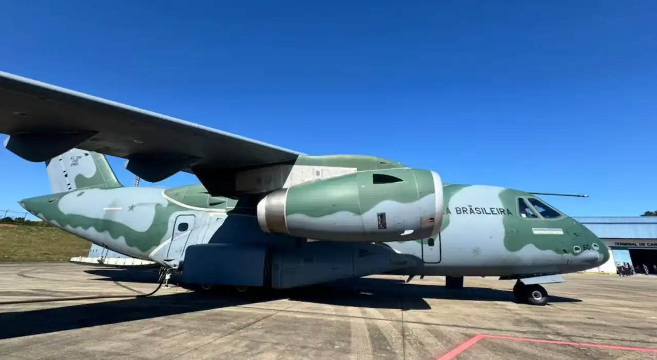 Avião da FAB que saiu da Base Aérea de Anápolis começa a combater queimadas no Amazonas