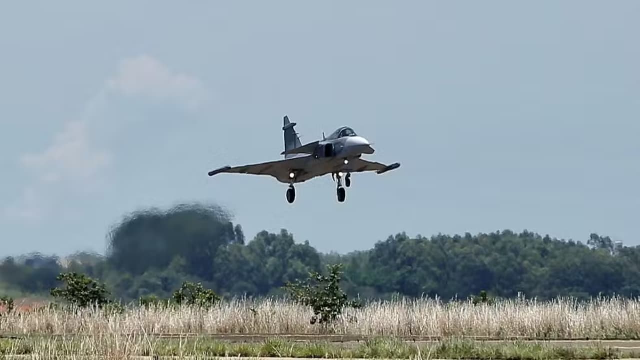 Avião da FAB que saiu da Base Aérea de Anápolis começa a combater queimadas no Amazonas