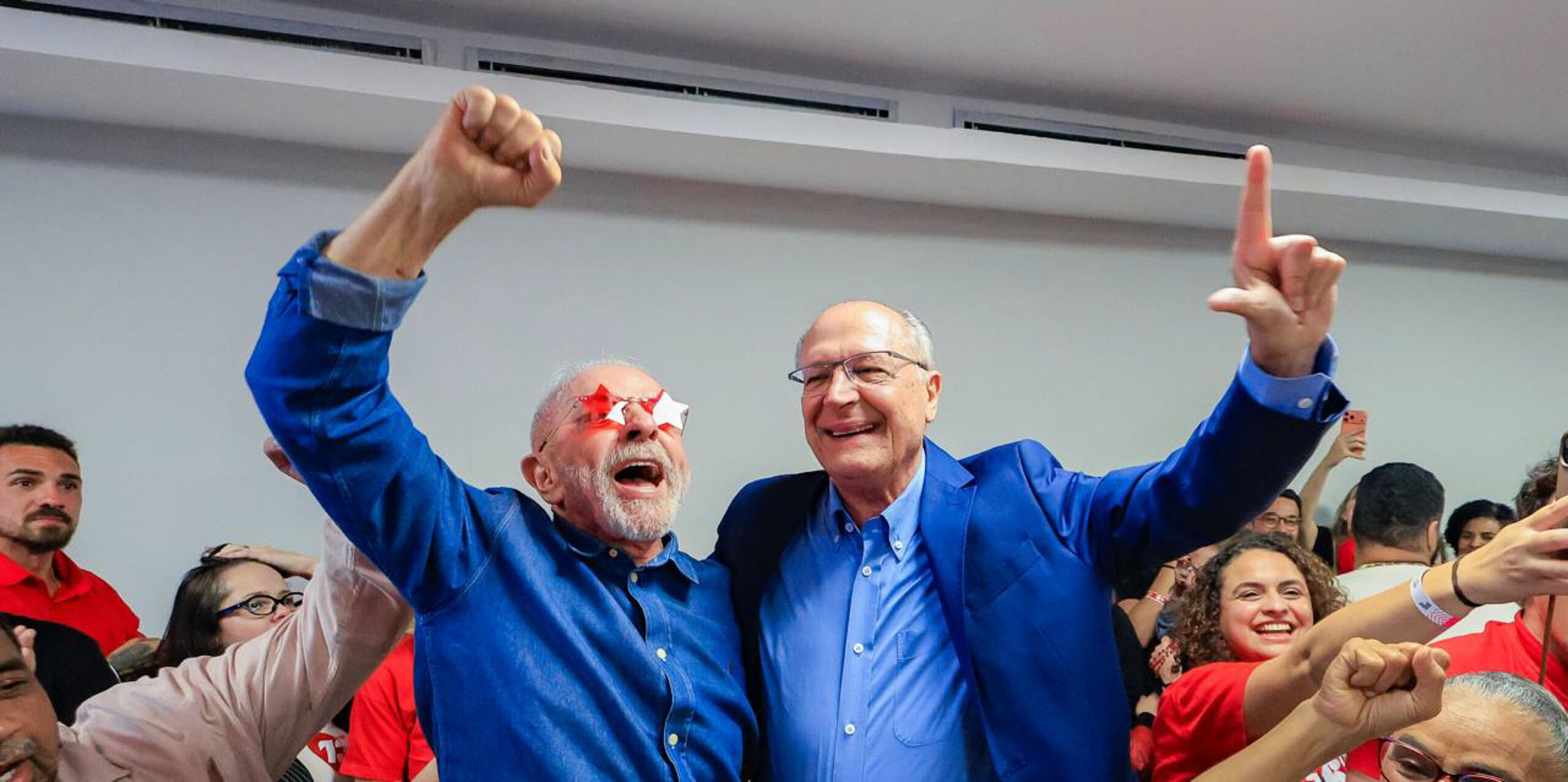 Em virada histórica, Lula conquista quarto mandato