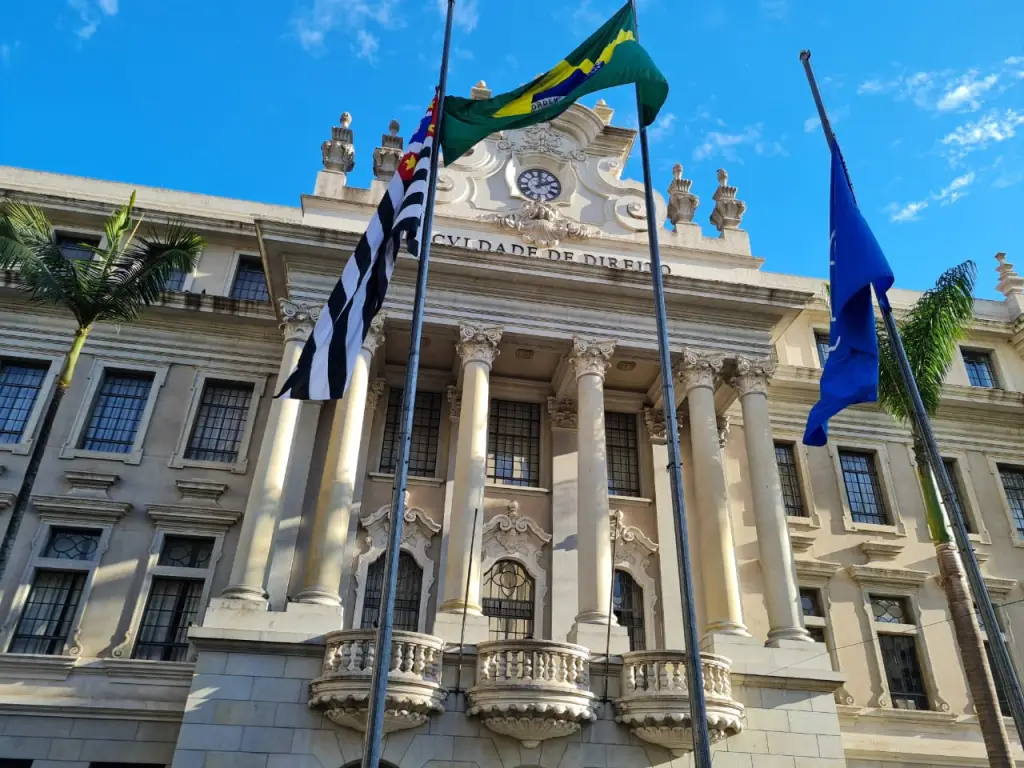 Manifesto reúne mais de 600 assinaturas em defesa da Constituição