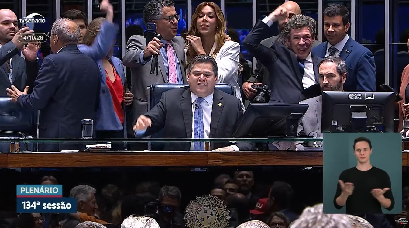 Senado aprova PEC que acaba com a escala 6x1 em uma das sessões mais assistidas no Youtube