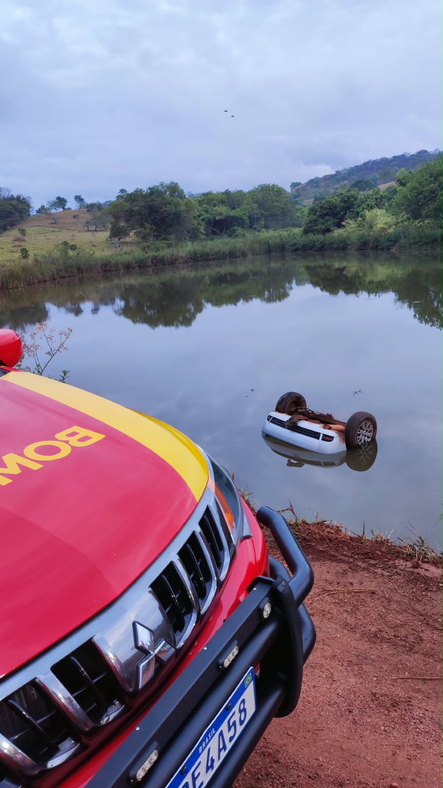 veículo caiu em represa em Morrinhos